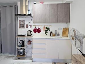 The Cozy Hub Studio with Wifi Near Eastwood City