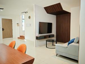 T&C Boxhill Gated 5 Min To Kuching Airport 12Pax