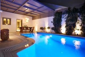 Eolia Kamari Villa