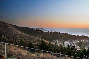 Oceanview Sunset View 3BR Luxe Home Yard