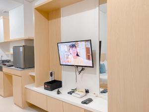 Good Deal and Elegant Studio Transpark Cibubur Apartment By Travelio