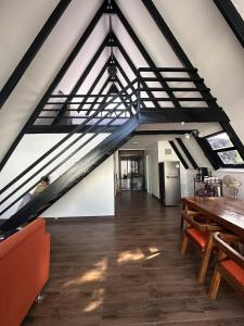 Sariaya Staycation-Pool, Jacuzzi, PS5 and WiFi