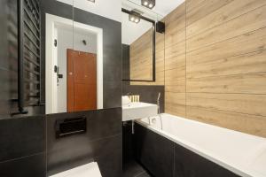 Przytulny Apartament z Wanną Blisko Parku we Wrocławiu by Noclegi Renters