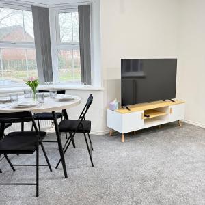 Newly Furnished Modern 2 Bedroom Flat With Free Parking in Humberstone Leicester