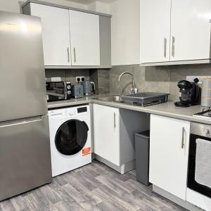 Newly Furnished Modern 2 Bedroom Flat With Free Parking in Humberstone Leicester
