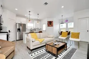 Emerald Homes Luxury Suite - A NRG, Med Center - Pierce Junction