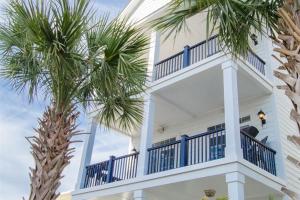 Beautiful 3 BR Ocean View House! Steps to the Beach