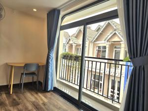 Phòng Deluxe Giường Đôi Có Ban Công (Deluxe Double Room with Balcony)