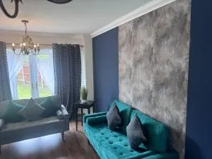 Charming 4-Bedroom holiday home in Wincheap, Canterbury with free Parking - Thannington