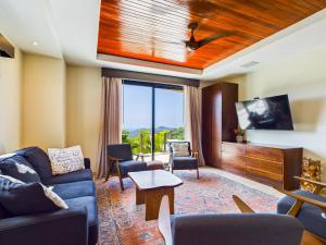 Dos Rios #70- 6 Bedroom Home On 12 Acre