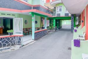 Urbanview Hotel Dasa Putra Syariah Sumedang