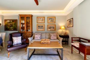 SF Apartamento con balcones con vistas al Hotel Alfonso XIII y a la Universidad