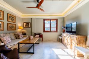 SF Apartamento con balcones con vistas al Hotel Alfonso XIII y a la Universidad