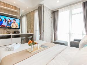 Good Deal and Scenic Studio at Menteng Park Apartment By Travelio