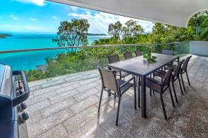 Waves 1 Hamilton Island - Ocean Views and buggy