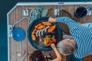 Abenteuer Flusslandschaft - Hausboot fest vertäut in Anklam