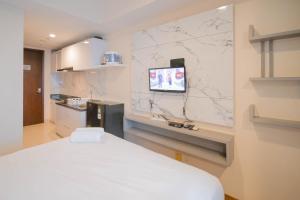 Compact and Comfortable Living Studio at Grand Sungkono Lagoon Apartment By Travelio