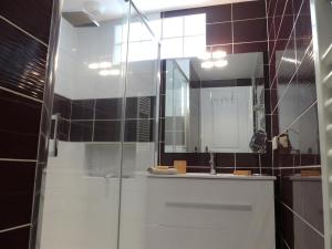 Appartements bright modern, near center and 10 min from beaches : photos des chambres