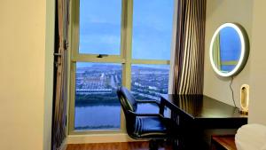 Sea View with Bridge at Gold Coast PIK high floor