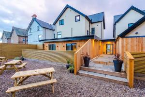 Modern Amenities and Luxury Finishes