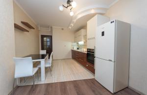 Apartment on Akhmatovoyi 3218