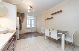 Apartment on Akhmatovoyi 3218