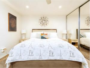 Sunny Palm Springs 1 Bedroom Oasis by MariamsBnb