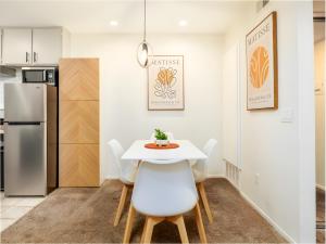 Sunny Palm Springs 1 Bedroom Oasis by MariamsBnb