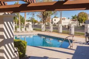 Cozy House Pool Spa Tennis & Pickleball Courts - Raintree