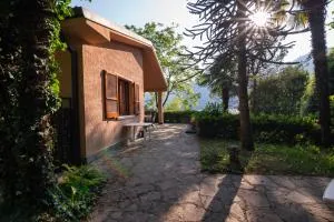 Casa Claudia, a due passi da lago e spiaggia - Moerna