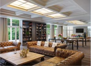 Renaissance Paris Hippodrome de St. Cloud Hotel