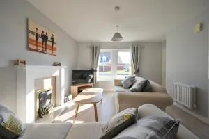 Number Ten - a stylish bungalow with parking and garden - Auldearn