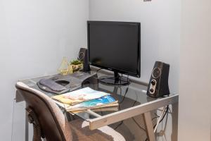 Affordable Private Suite, Near Airport, Free Parking