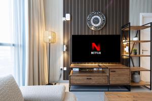 1-Bedroom With Living Room Apartment in Al Mamsha - Golden horn