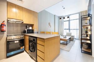 1-Bedroom With Living Room Apartment in Al Mamsha - Golden horn