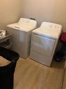 Modern 2 Bedroom Townhome Minutes from the Beach!!