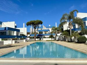 Quarteira Deluxe With Pool by Homing