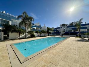 Quarteira Deluxe With Pool by Homing