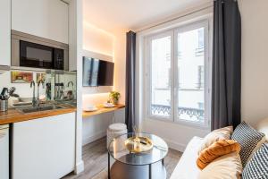 Cozy Studio - Eiffel Tower - Sleeps 2P