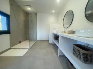 Villas Villa contemporaine et minimaliste : photos des chambres