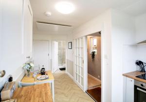 Little Avalon, a traditional Cornish cottage for couples with modern comforts