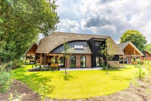 Boerderij Villa met Binnenzwembad & Wellness - 10 personen