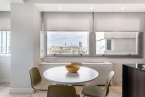 Modern Apartment with Stunning Views of Plaza Colón