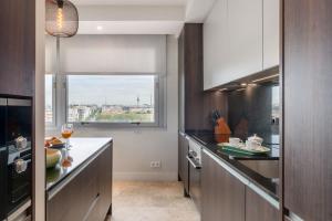 Modern Apartment with Stunning Views of Plaza Colón