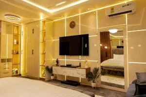 Four Bedroom Luxurious House - Ashalebotwe