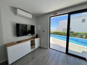 Albufeira Stylish 2 With Pool by Homing