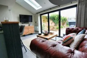 Historic Tring 2 Story Flat on High Street - 阿斯顿克林顿