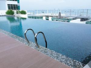 Seaview Seafront Duplex in Town with WiFi & Full Kitchen 23