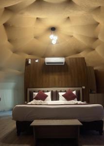 HOlIDAY LUXURY WADI RUM