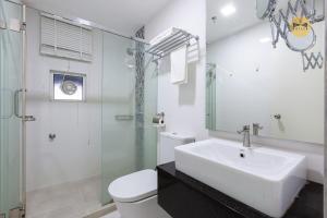 Seaview Seafront Duplex in Town with WiFi & Full Kitchen 10